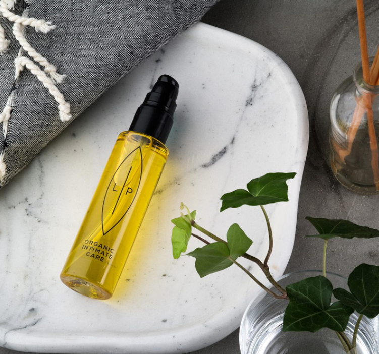 LIP INTIMATE CARE CLEANSING OIL - INTIMOLJE MED FRAGONIA & HAVTORN