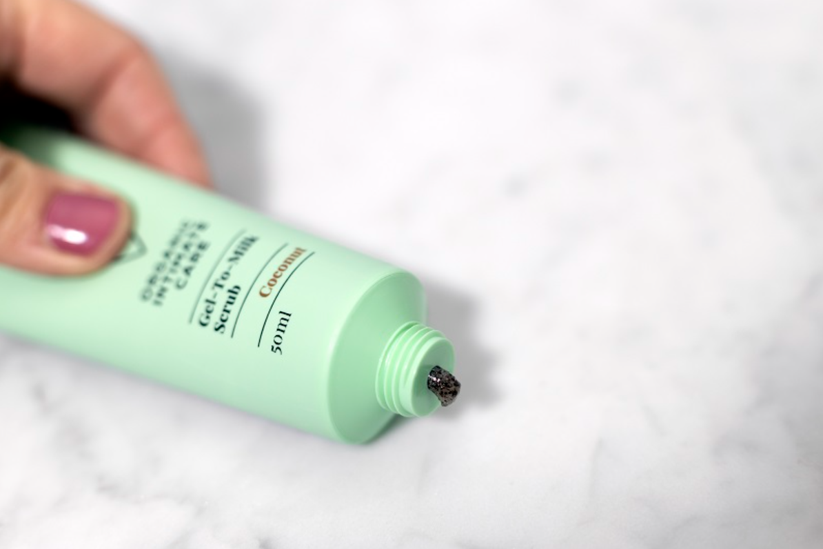 LIP INTIMATE CARE GEL-TO-MILK SCRUB, COCONUT